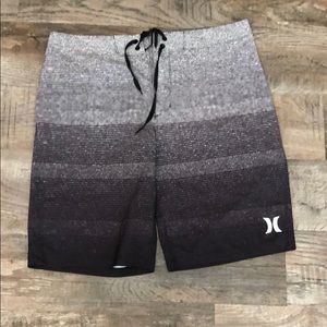 Men’s Hurley phantom boardshorts sz 32